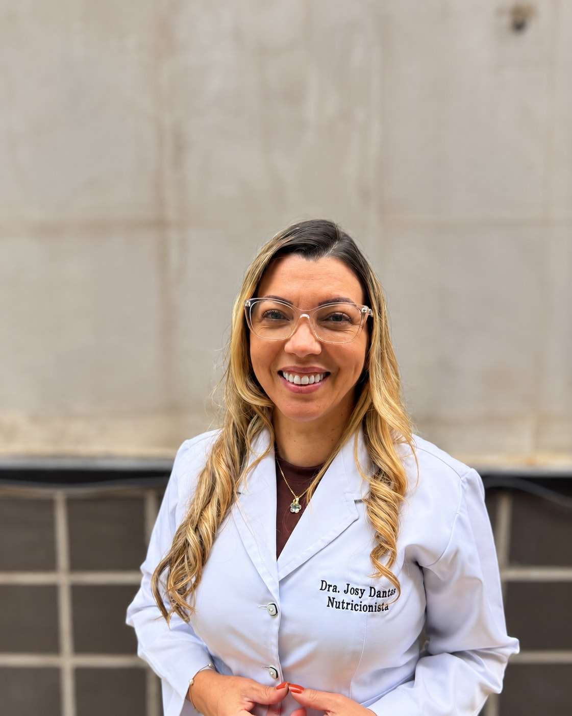 Dra. Josy Dantas durante uma consulta nutricional