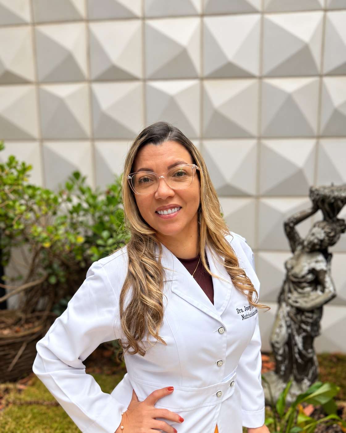 Dra. Josy Dantas, nutricionista funcional, de jaleco