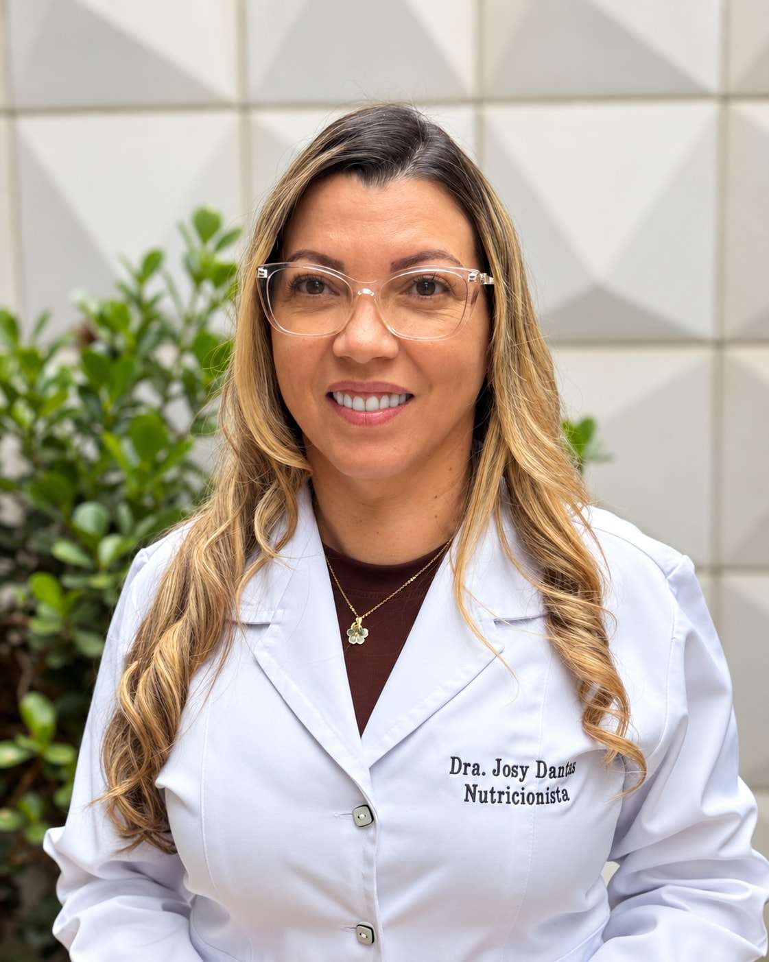 Dra. Josy Dantas, nutricionista, sorrindo